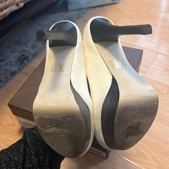 Bebe white and black platform pumps size 7 - Picture 4 of 6